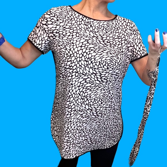 🔥2/$10 Like New |•CHRISTOPHER & BANKS•| Fun Oversized Black & White Tunic Top - Picture 1 of 8